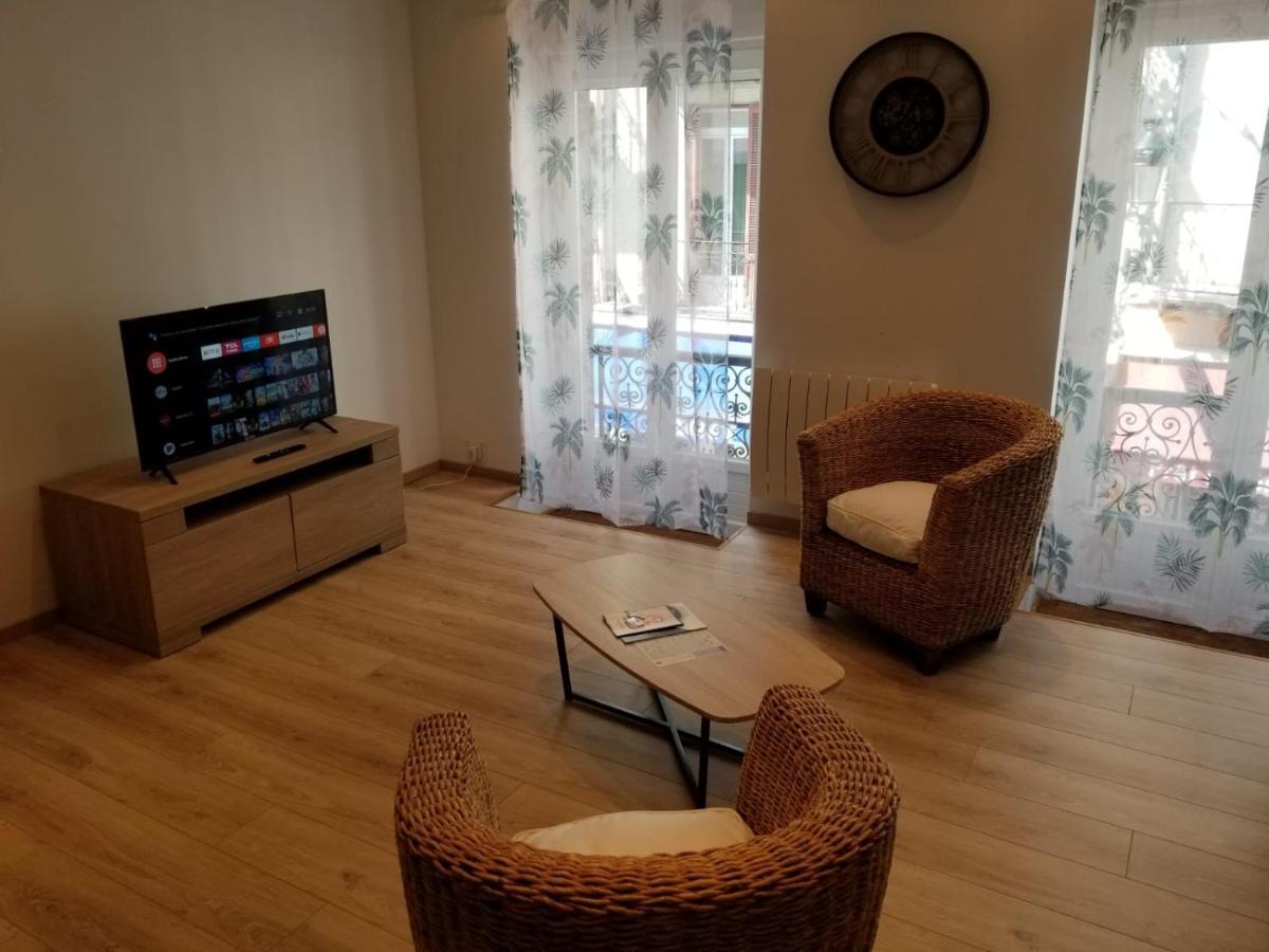 Superbe T3 Avec Parking Et Terrasse En Plein Centre-ville Apartment Lourdes